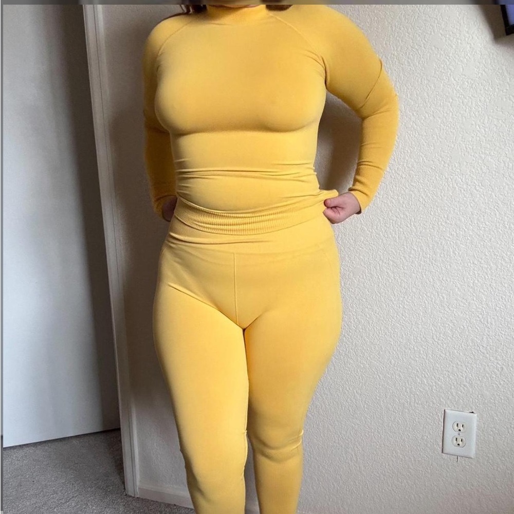 Halfdays Johnson Top + Sophia Legging base layer set